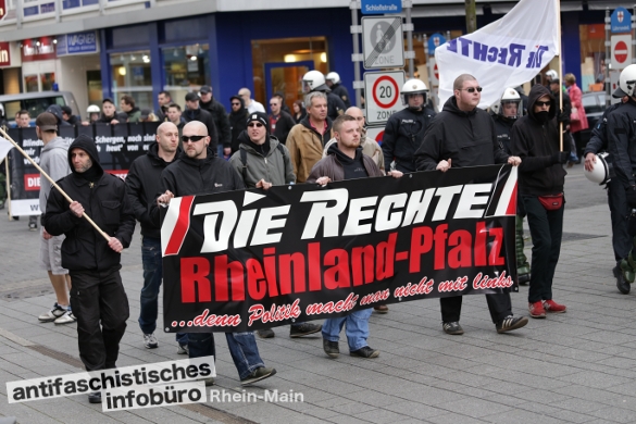 Der rheinland-pfälzische Landesverband der Partei Die Rechte beim Neonaziaufmarsch in Koblenz am 15. März 2014