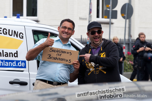 Betont jugendlich oder doch nur Tourkoller - Lars Seidensticker von pro Deutschland auf einer Kundgebung in Mittelhessen